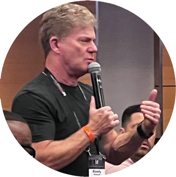 Randy-Casual-black-T-microphone-circle
